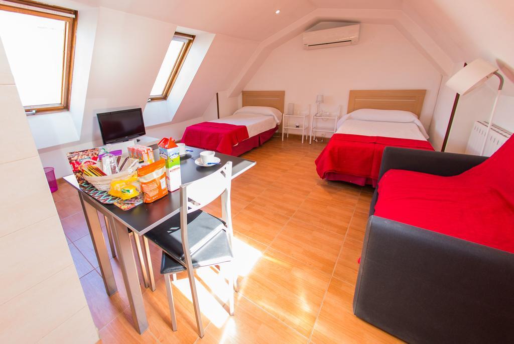 Apartamentos Madrid Centro Екстер'єр фото