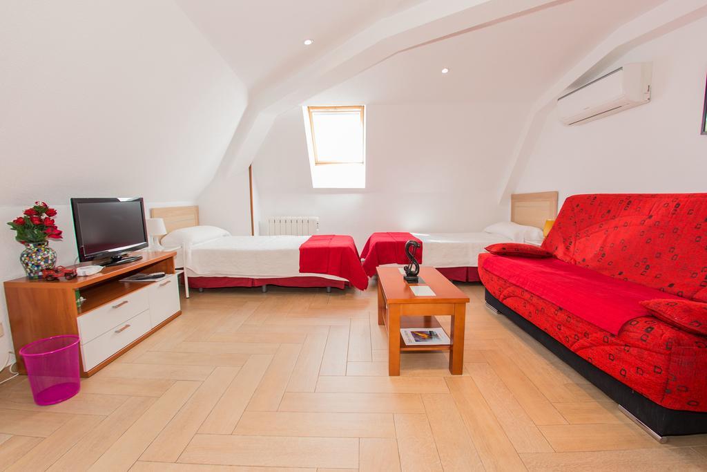 Apartamentos Madrid Centro Екстер'єр фото