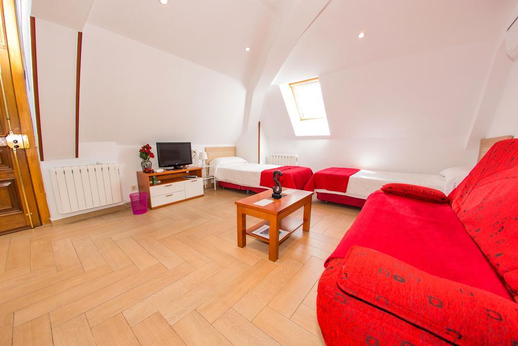 Apartamentos Madrid Centro Екстер'єр фото