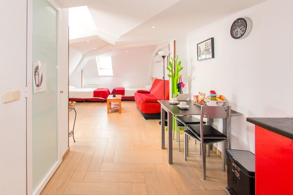 Apartamentos Madrid Centro Екстер'єр фото
